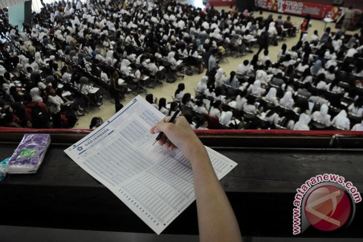 Uji coba UN diikuti ribuan siswa SMA