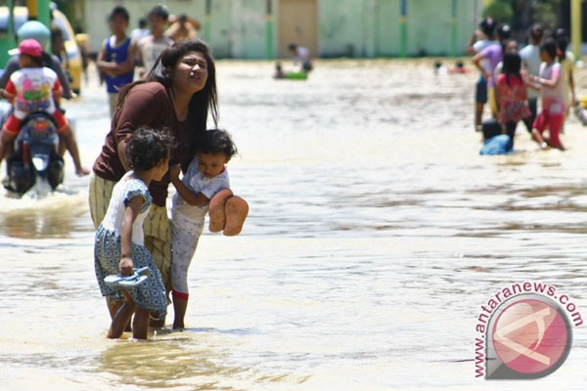 Banjir lumpuhkan Sampang