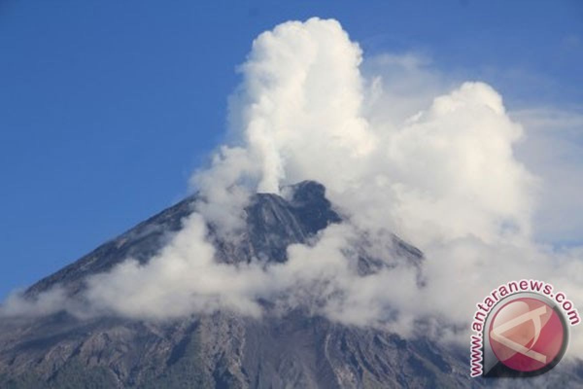 Rekan korban pendaki semeru penuhi rumah duka