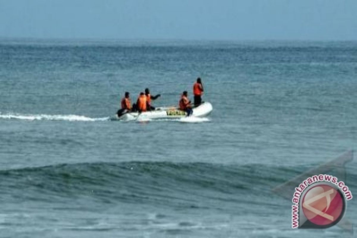 SAR Pantai Baron selamatkan korban terseret ombak 