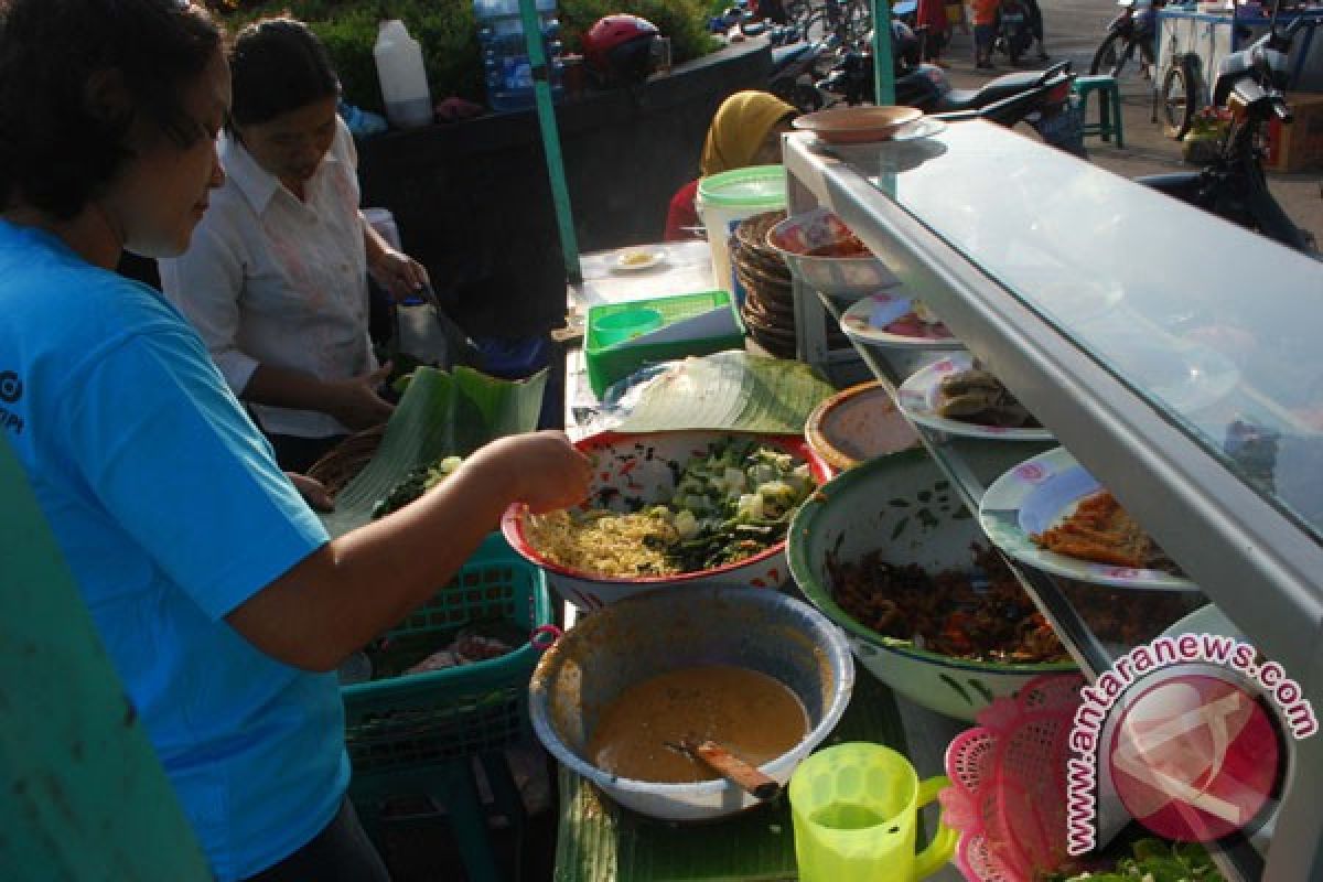 Pemkot Malang suguhi turis asing nasi pecel