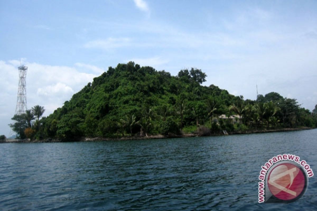 DPR Tolak Pulau Disewakan