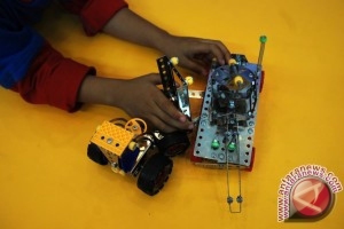 71 Tim Ikuti Kontes Robot Nasional 2013