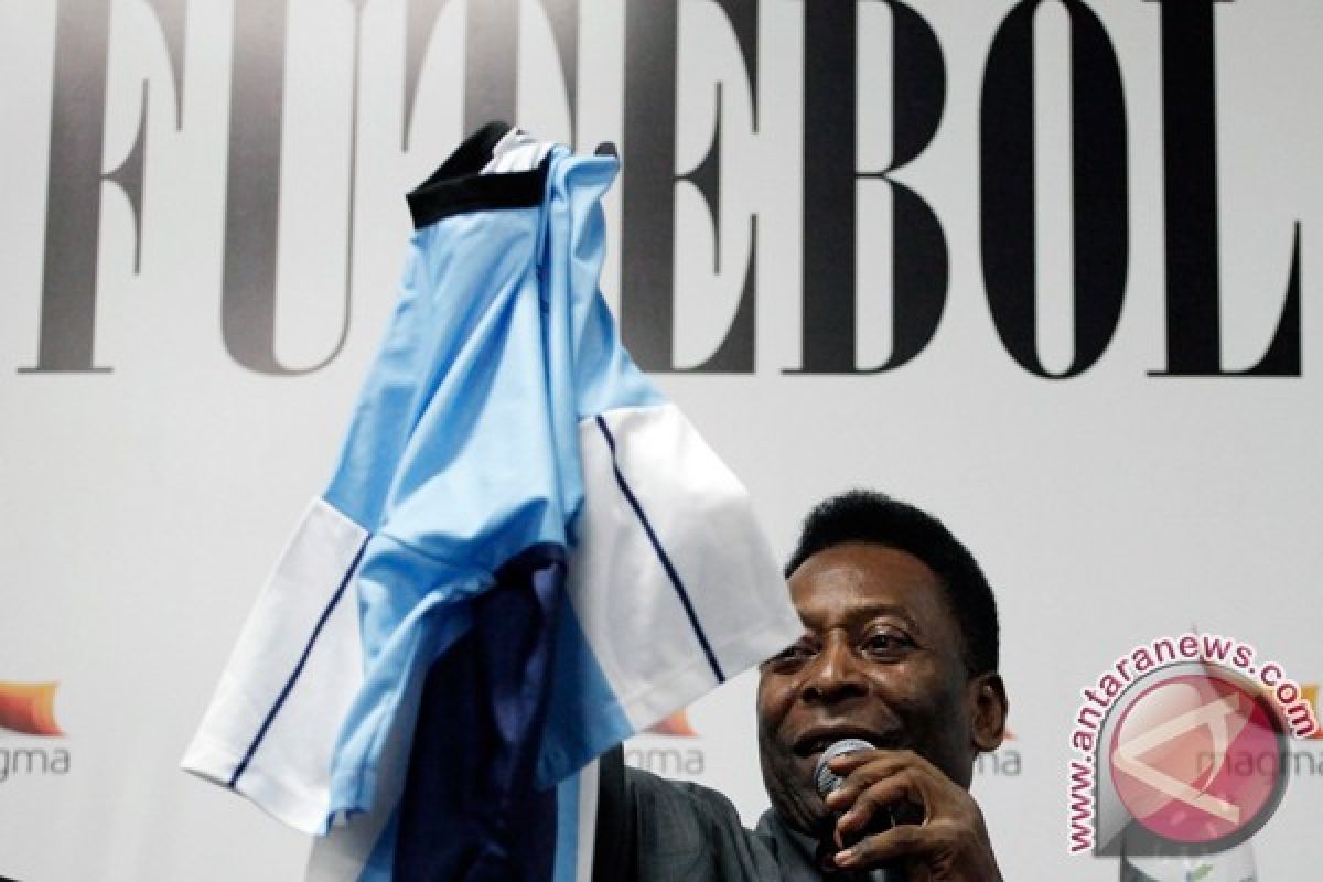 Pele dapat penghargaan kehormatan Ballon d`Or FIFA