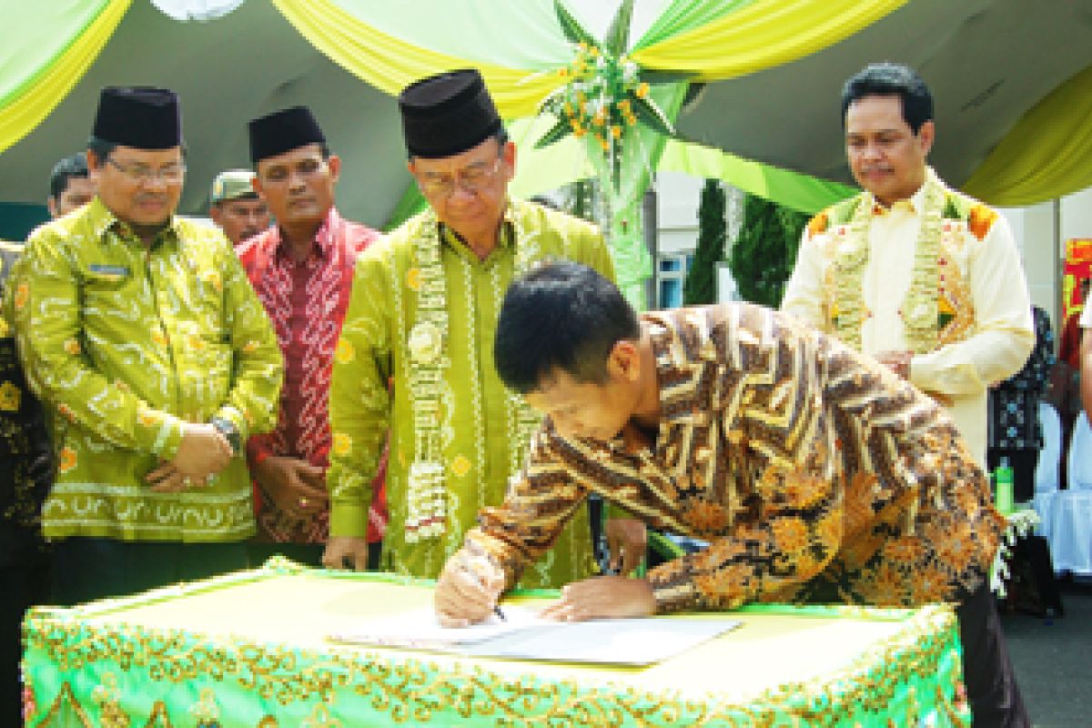 2,174 MILIAR DARI ADARO