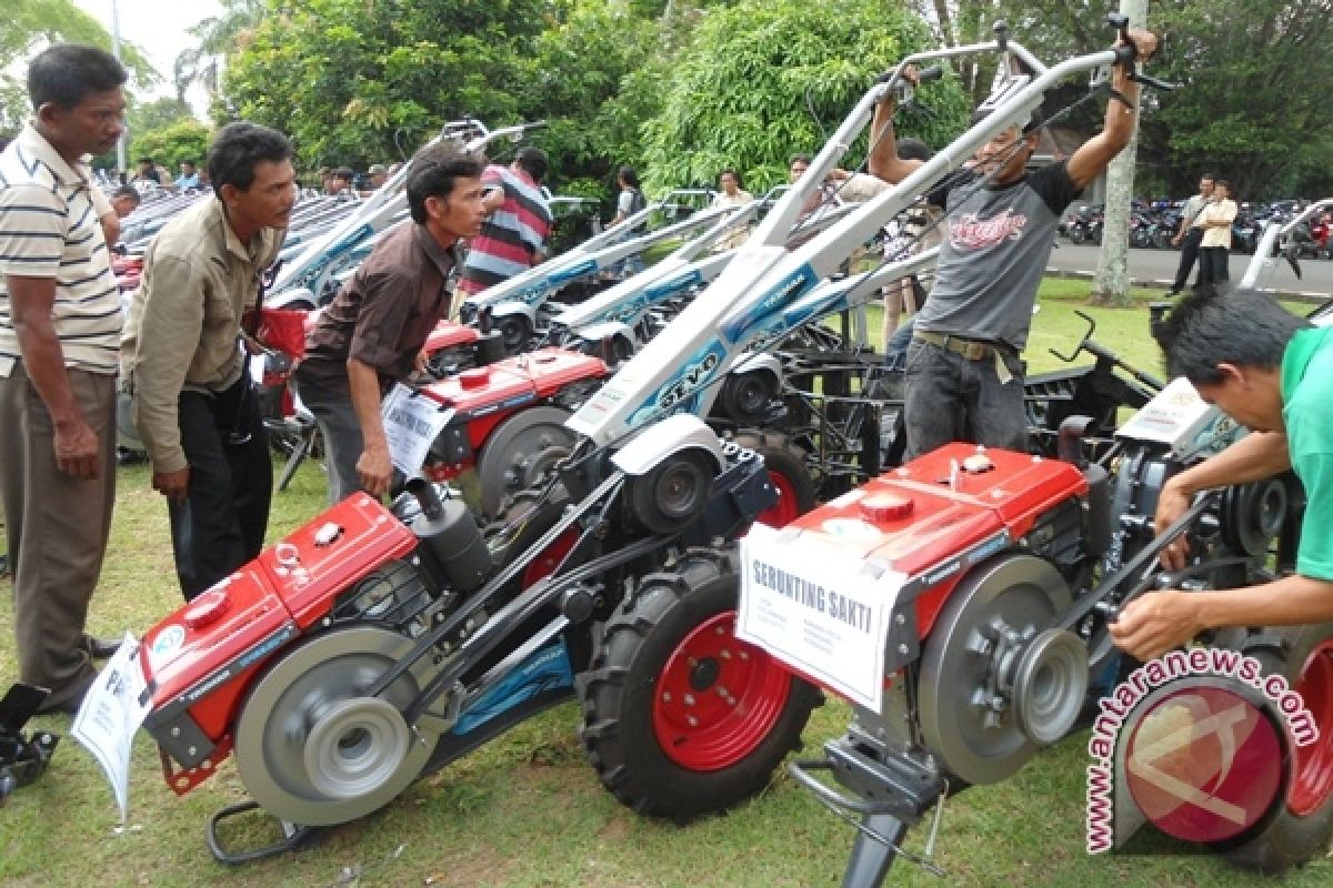 Distan segera evaluasi pembagian 3.347 traktor tangan 