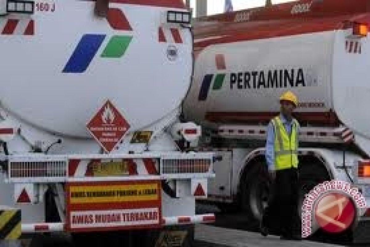 Warga harapkan PT. PLN salurkan BBM mesin diesel langsung ke pulau Dawera