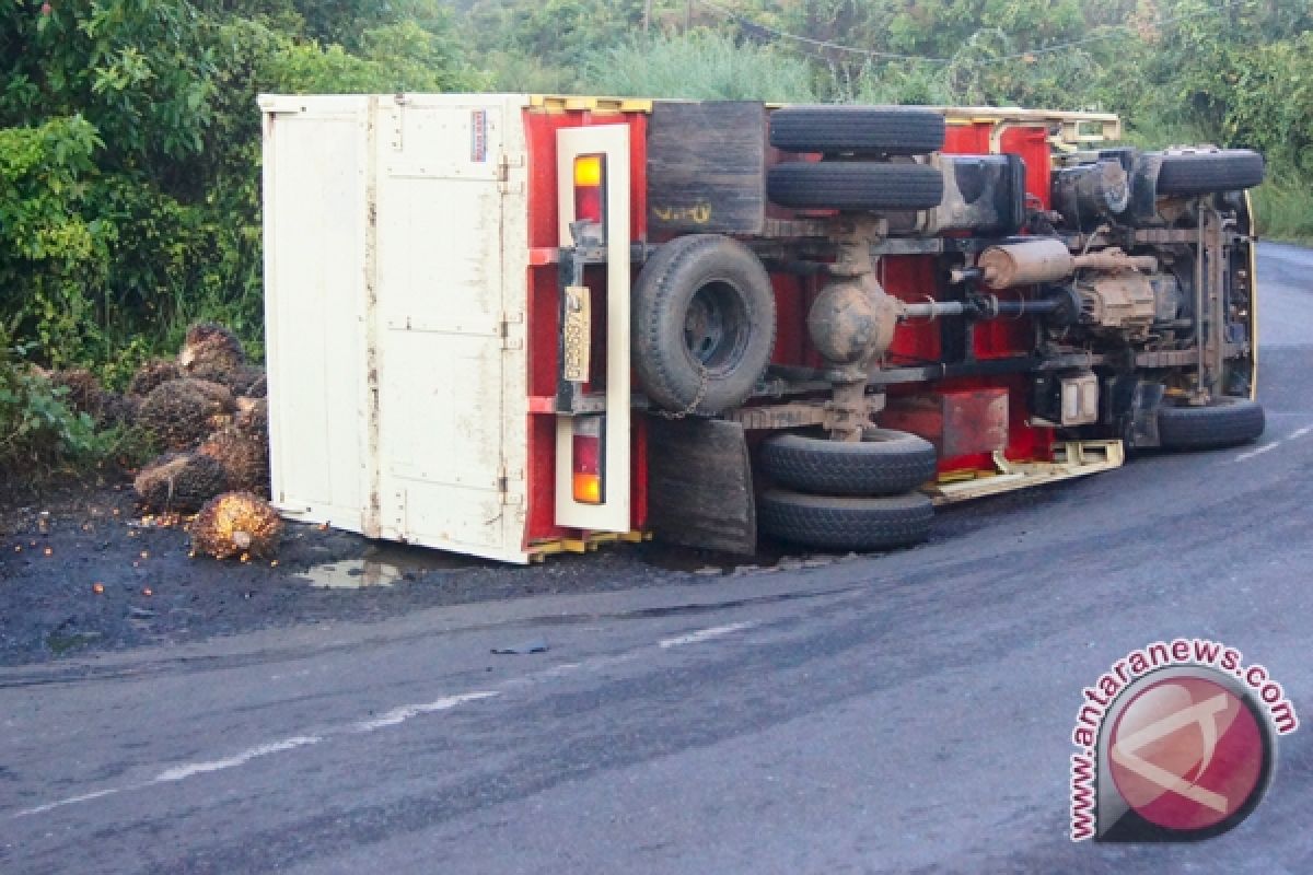 Warga Lampung : Batasi Tonase Truk Barang  