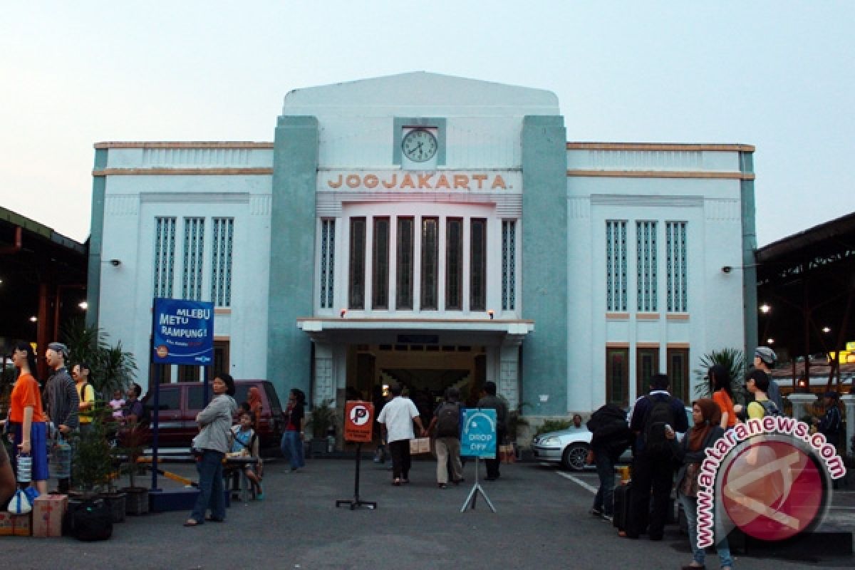 Penumpang Mataram Premium bisa naik dari Tugu