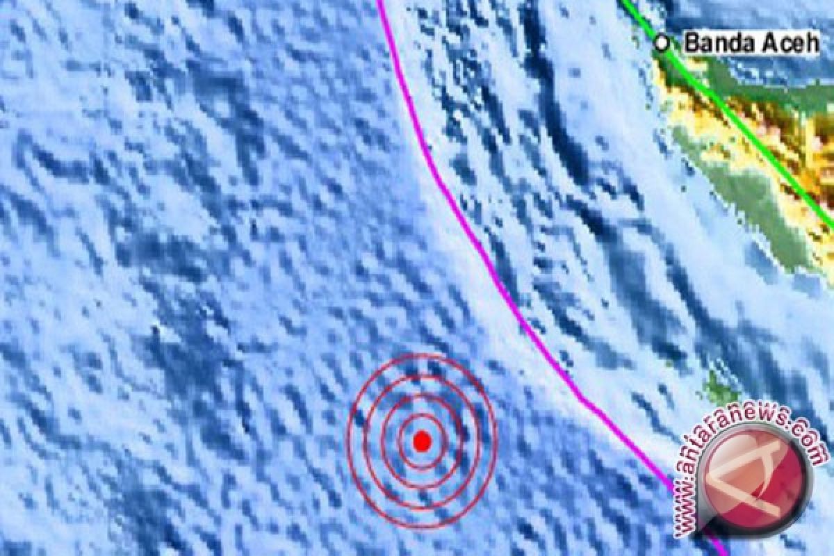 Gelombang tinggi landa perairan Nias Selatan pascagempa