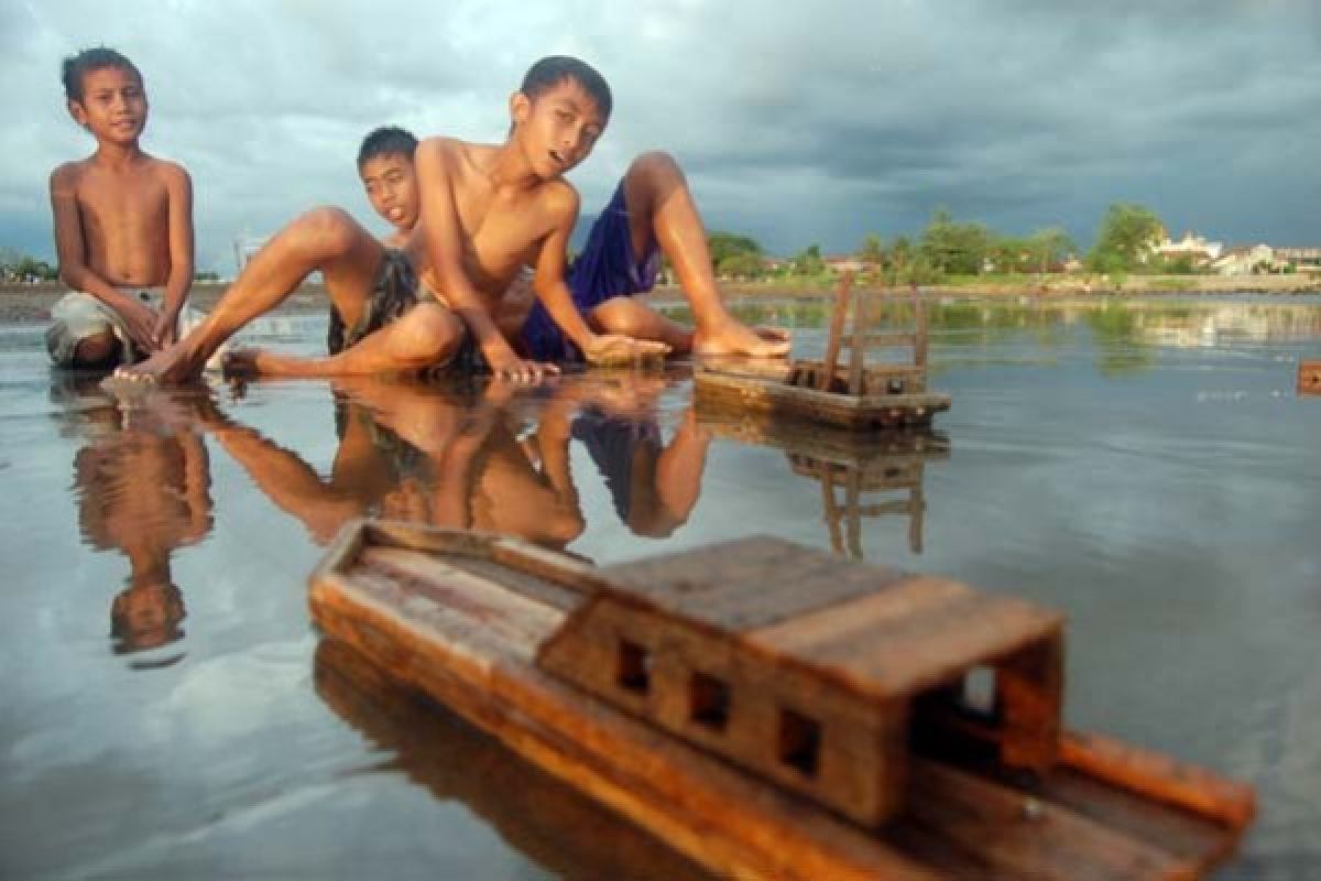 Membangkitkan Permainan Tradisional dengan Teater Anak