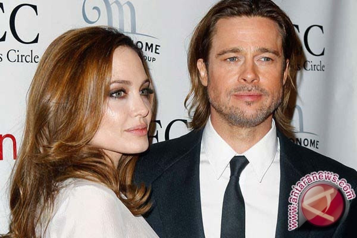 Brad Pitt dan Angelina Jolie akhirnya menikah