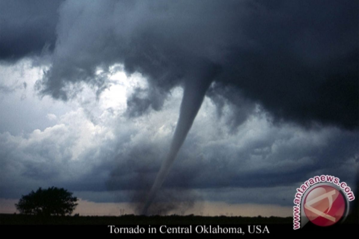 Oklahoma Daerah Pertama Diterjang Tornado