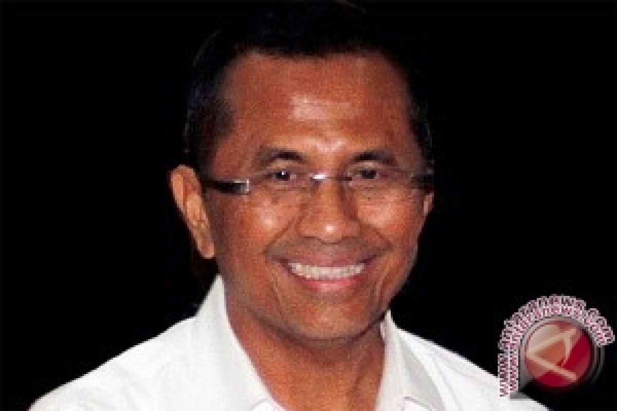 Dahlan Iskan jualan e-toll card di tol Cililitan 