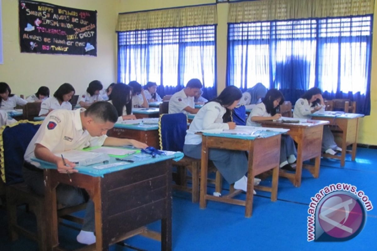 Peserta ujian nasional SMU Sultra 43.196 siswa