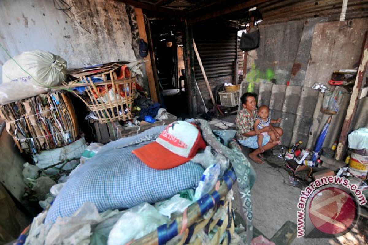 Indonesia's poor decreasing in 2012