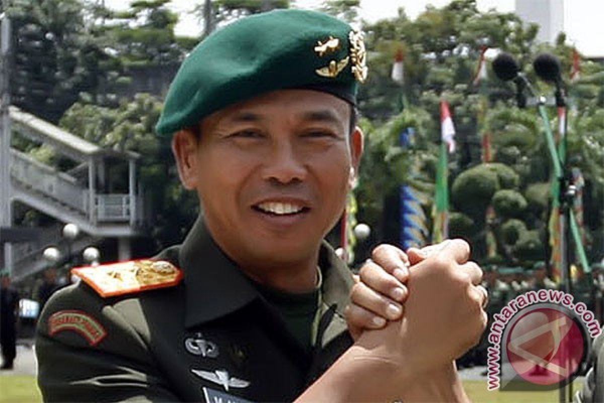 Kostrad chief visits injured officers