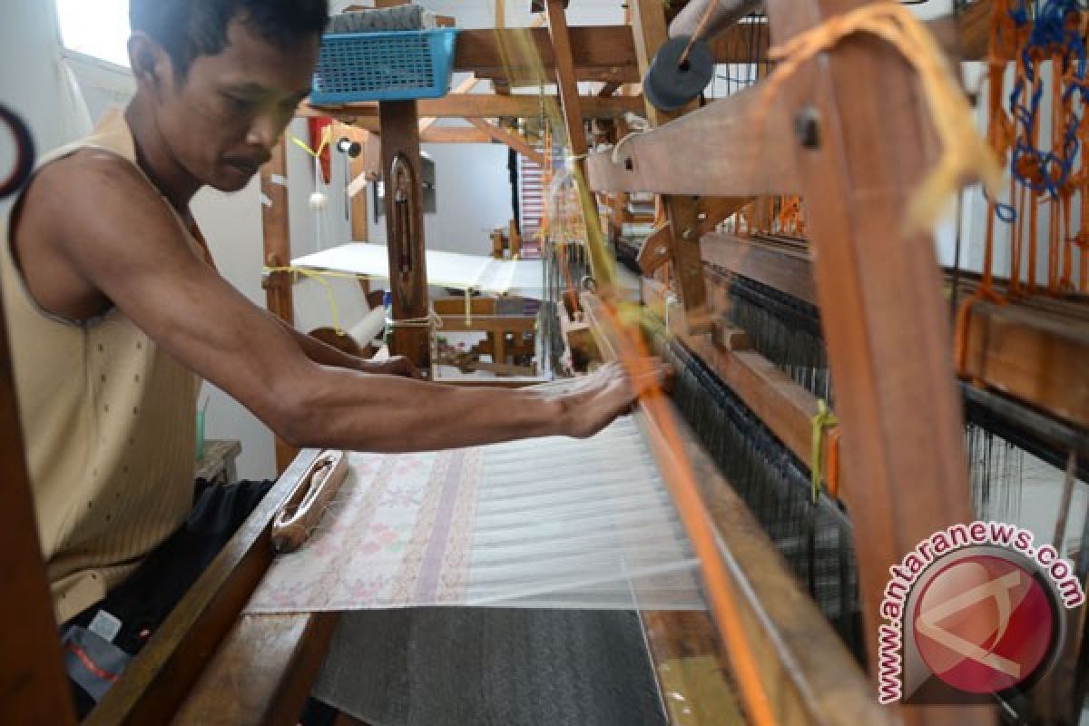 Kain jumputan 1,1 km disiapkan pecahkan rekor Muri