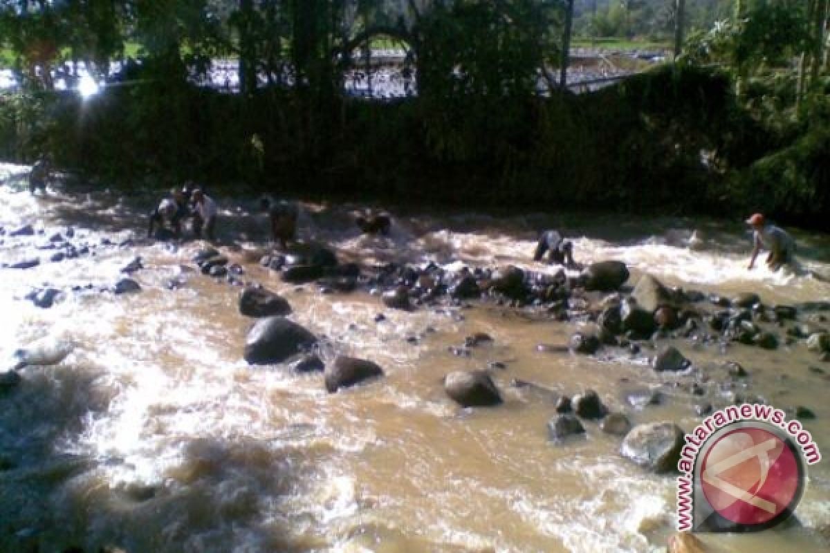 Korban musibah banjir di Lebong minta bronjong