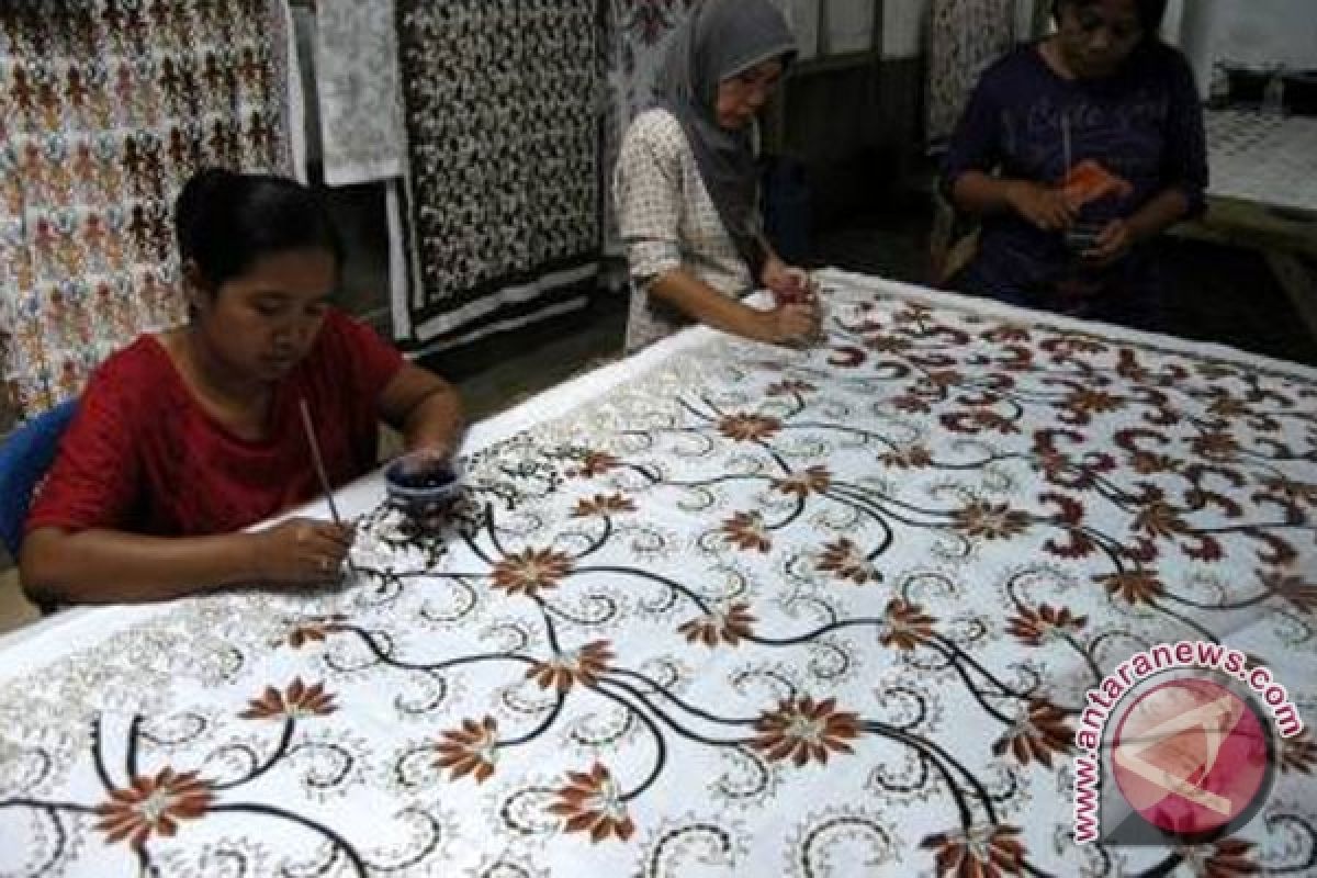 Seniman Batik Tampilkan Keindahan Indonesia Di Swiss