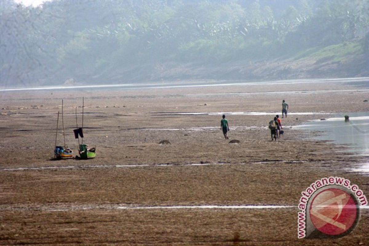 Balai Besar larang warga manfaatkan Bendung Gerak