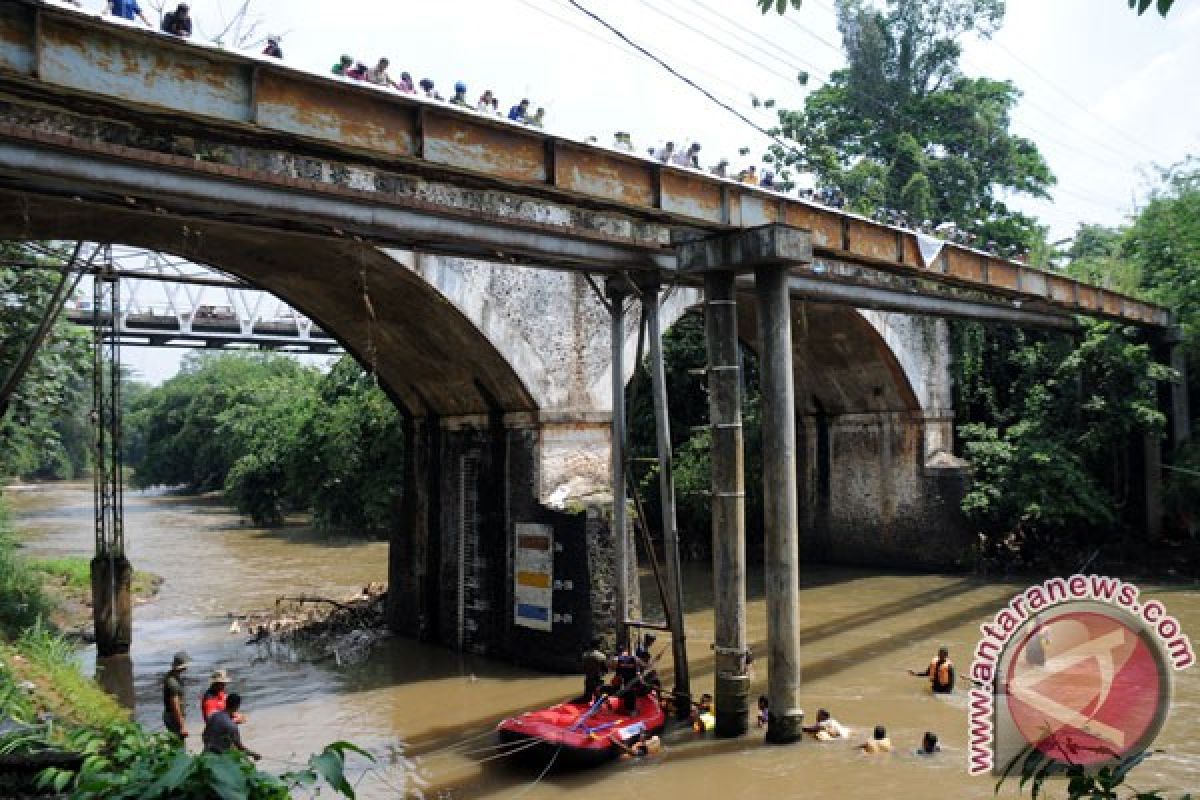 Government to prioritize restorations of 13 rivers