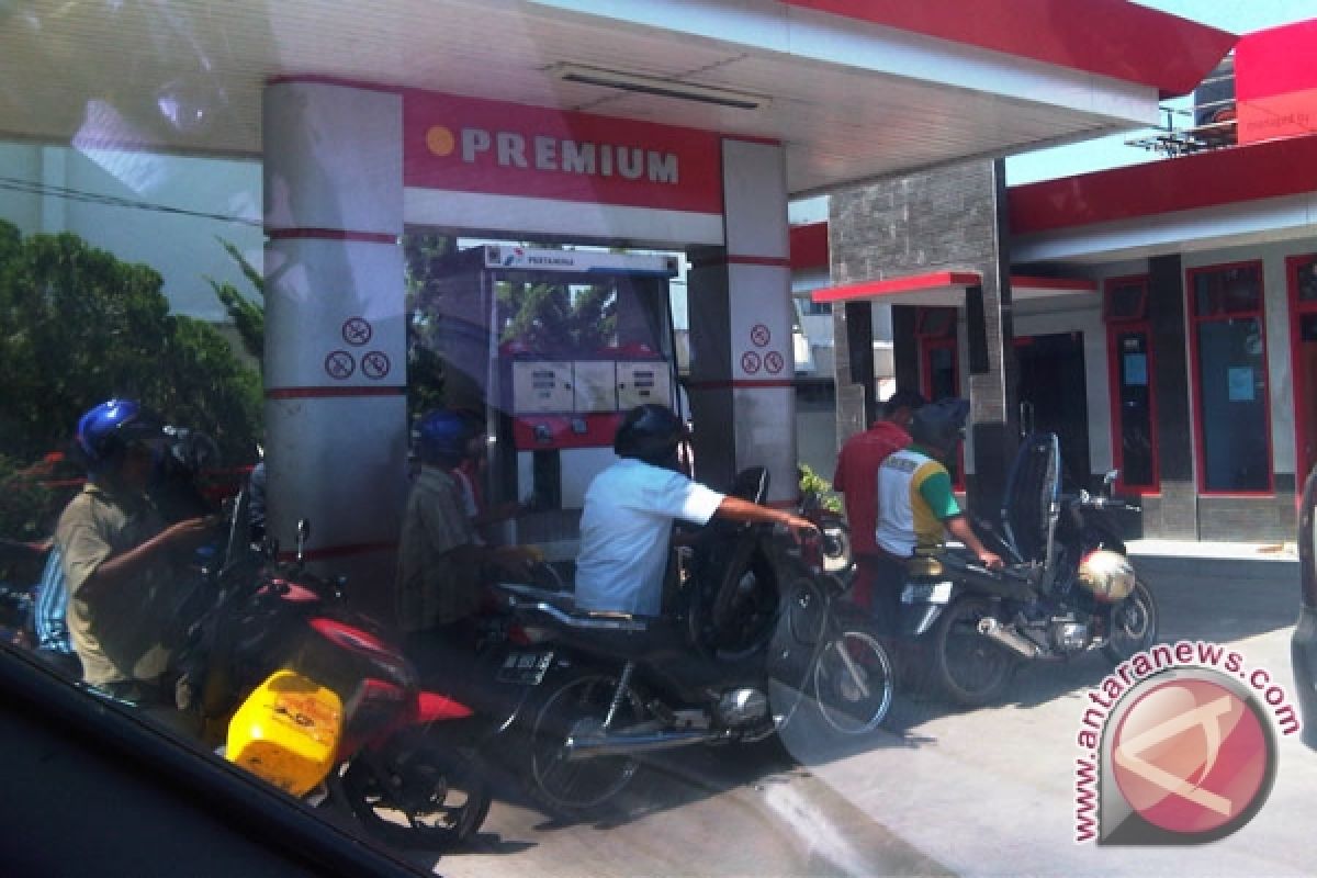 Pemerintah turunkan harga premium dan solar Rp500