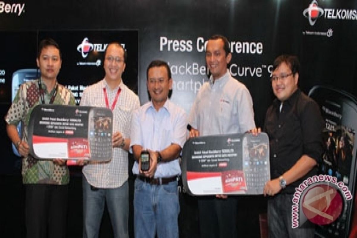 Telkomsel hadirkan paket sosialita blackBerry curve 9220 