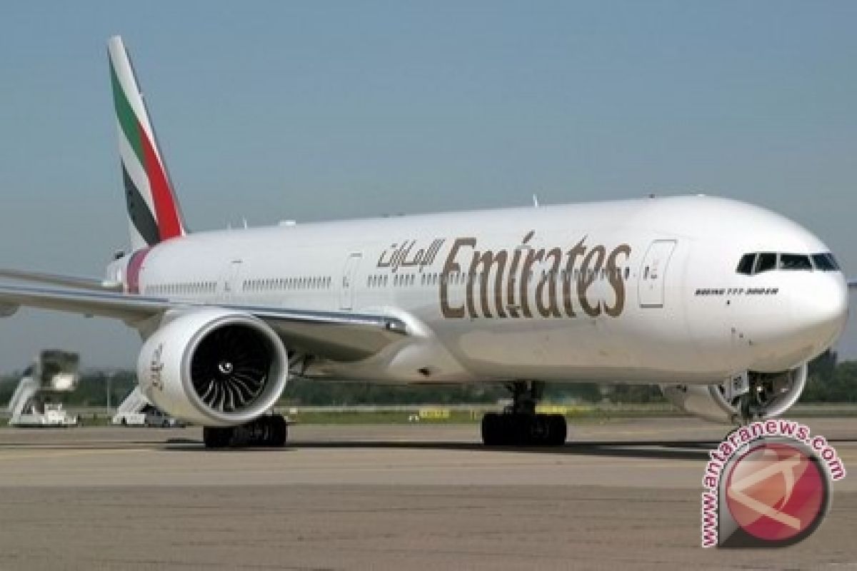 Maskapai  Emirates berikan vaksin COVID kepada staf