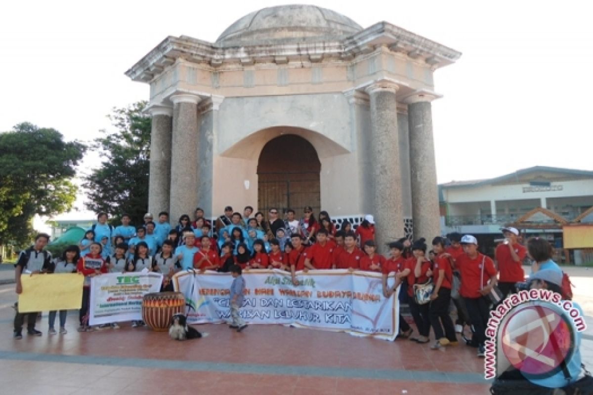 Warga Bengkulu Protes Warna Tugu Thomas Parr