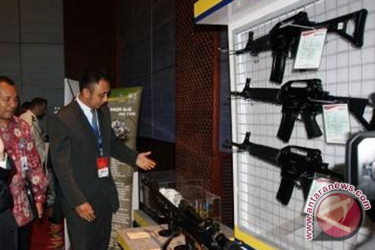 Laos tertarik beli lagi senjata Pindad