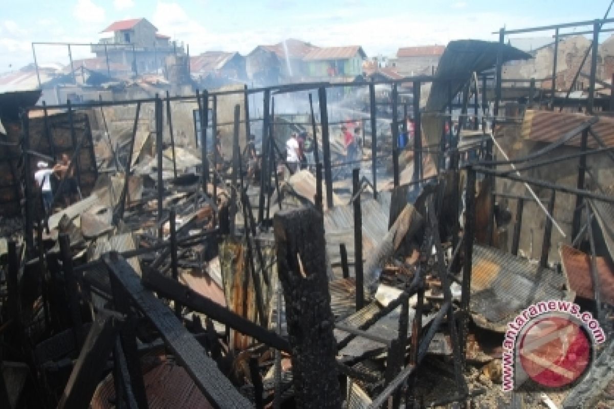 Empat Rumah Singa Geweh Hangus Terbakar 