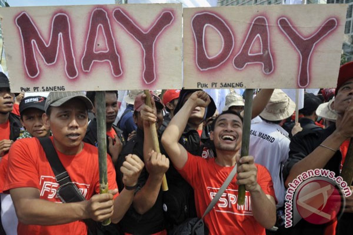 Buruh peringati "May Day" di Bandara Soekarno-Hatta