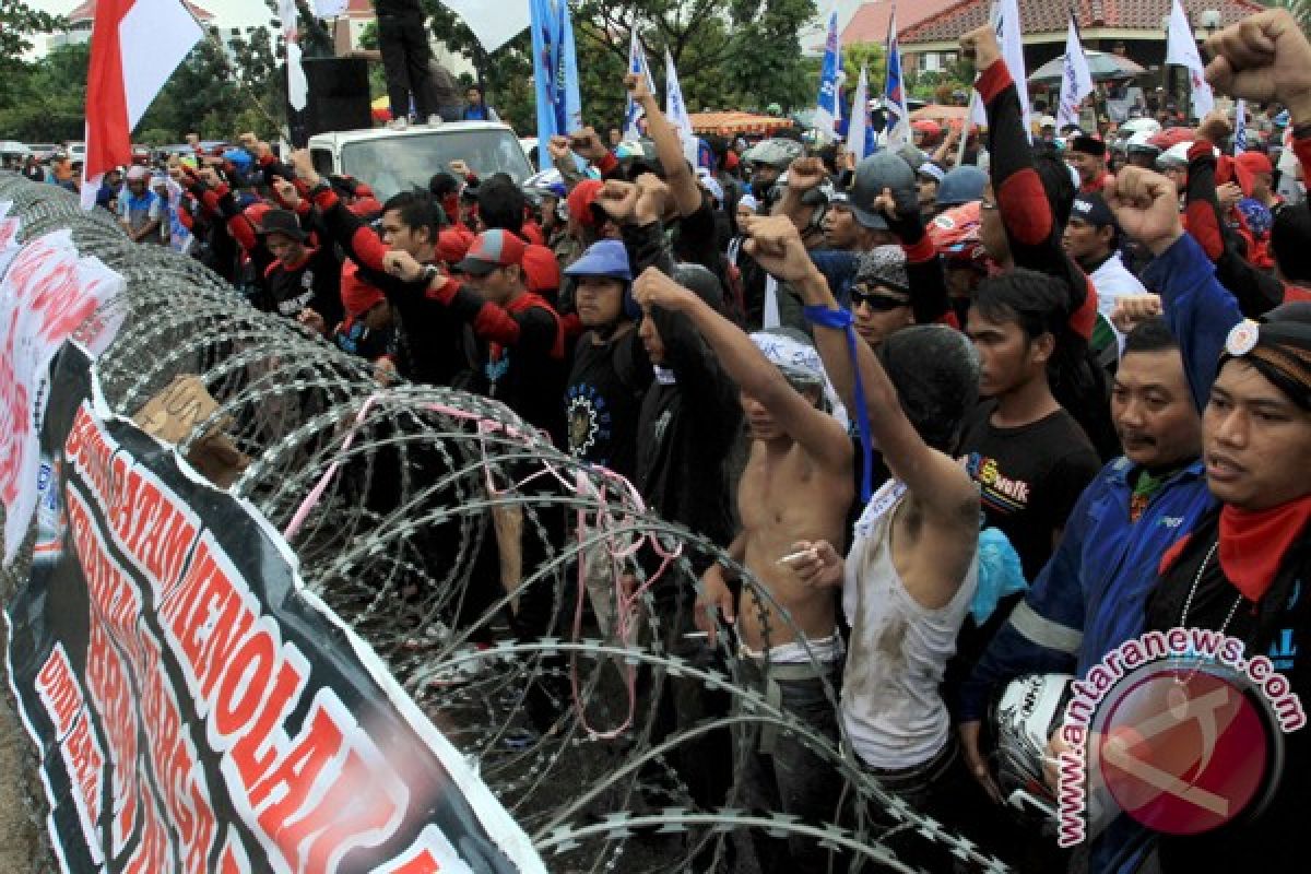 Buruh Batam sepakat tunda mogok massal