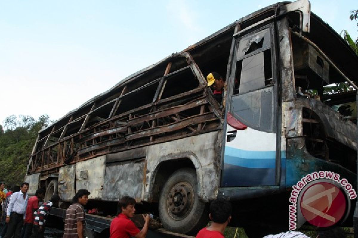 Bus Family Raya terbakar sembilan tewas