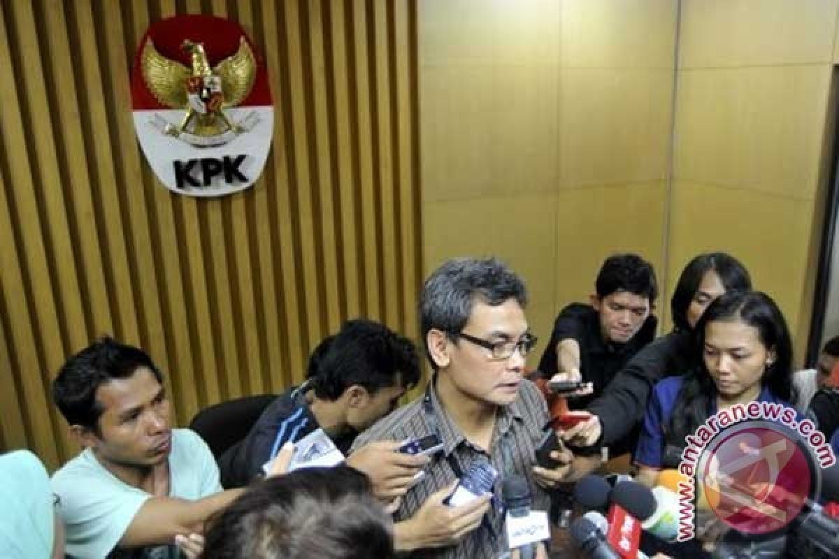 KPK cekal tiga orang terkait korupsi pengadaan simulator 