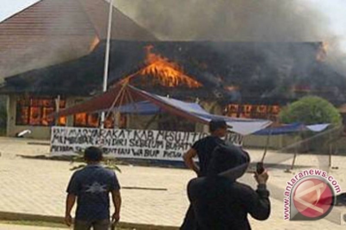 Kantor bupati dibakar massa, kondisi Mesuji masih mencekam
