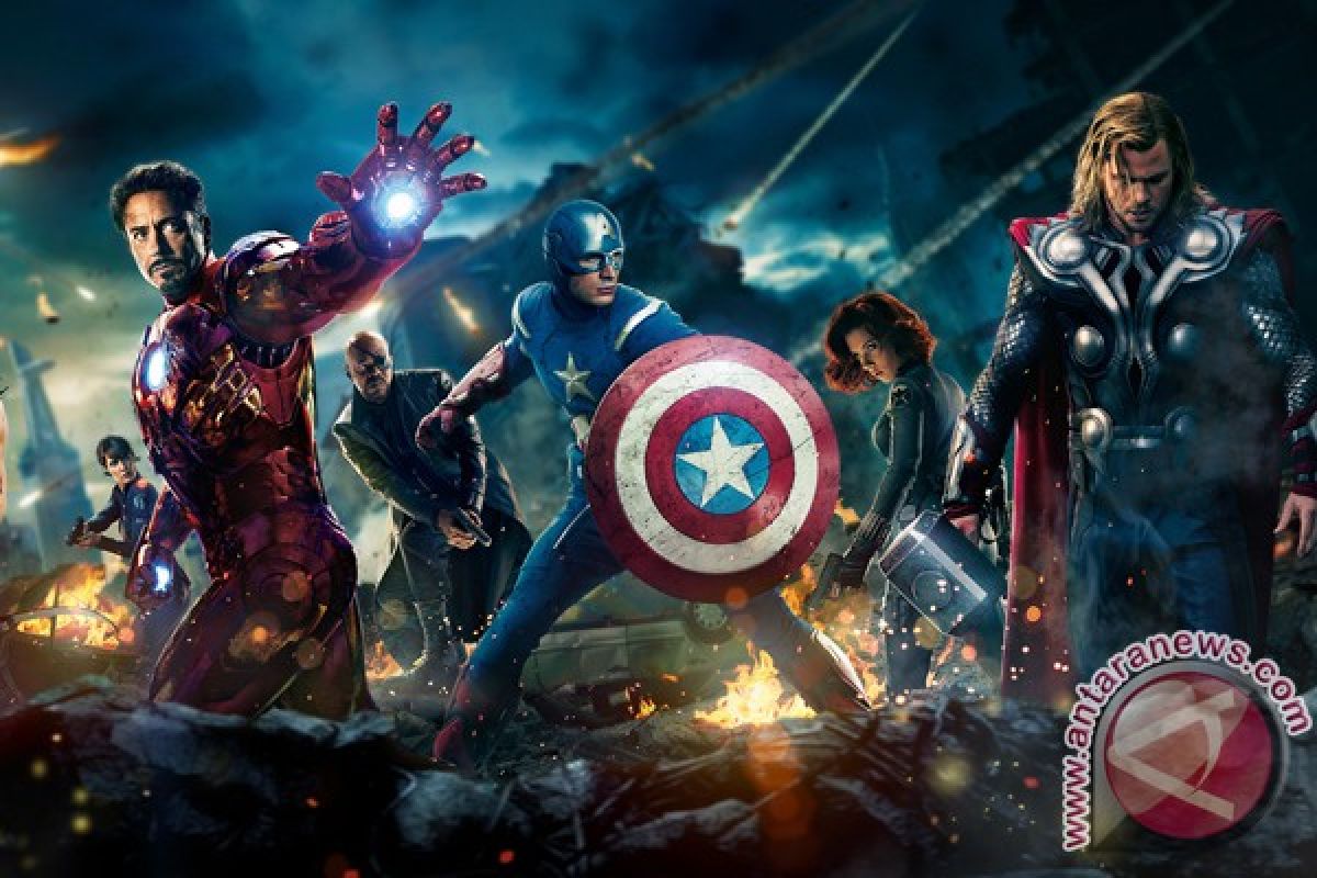 "The Avengers" smashes opening weekend box office record