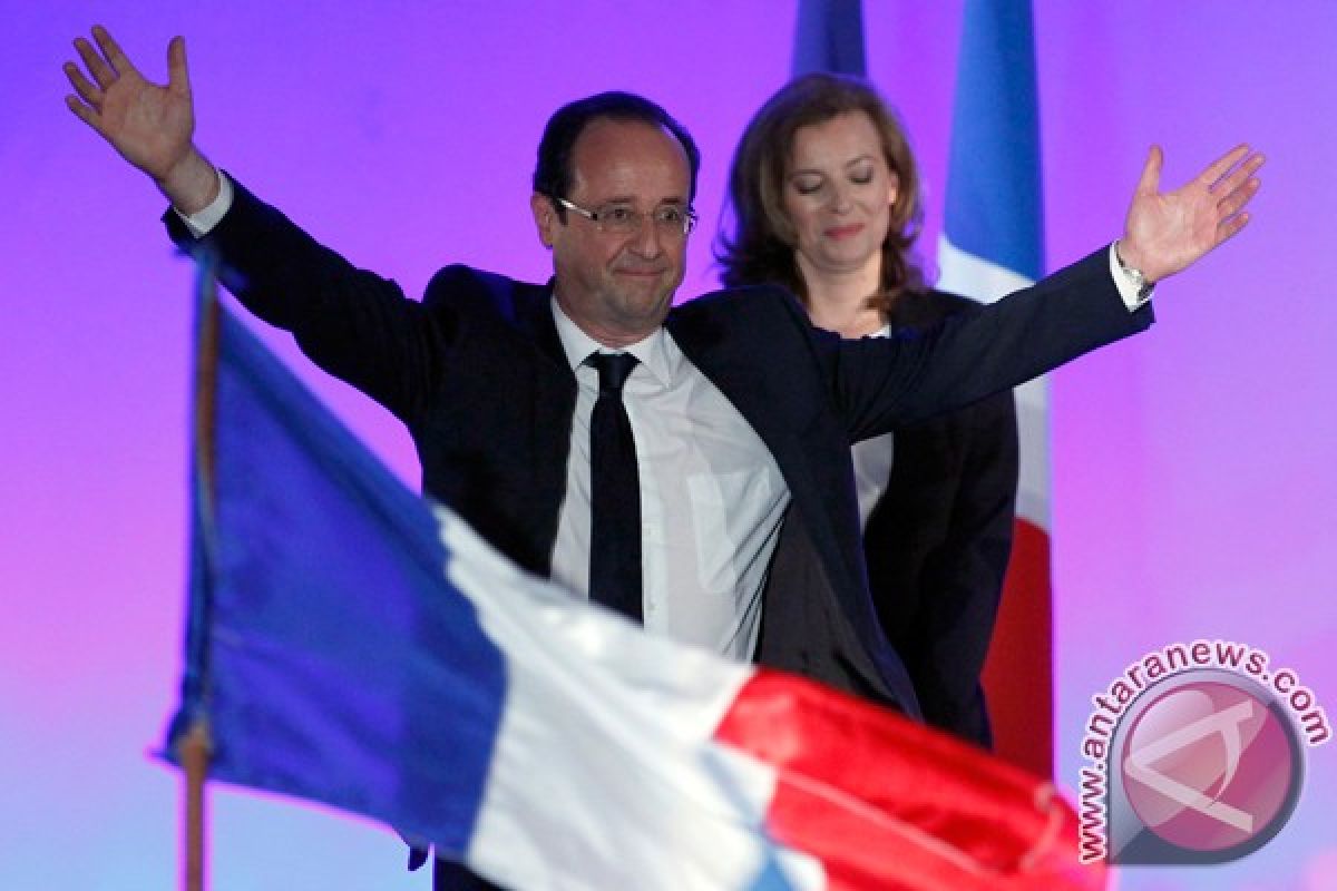 Hollande berpisah dari Trierweiler