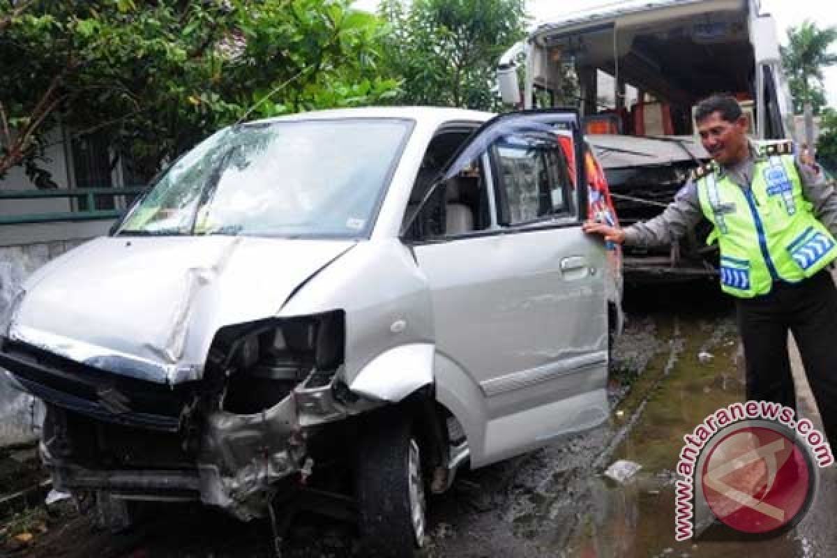 Tabrakan beruntun macetkan Jalur Pantura Pasuruan