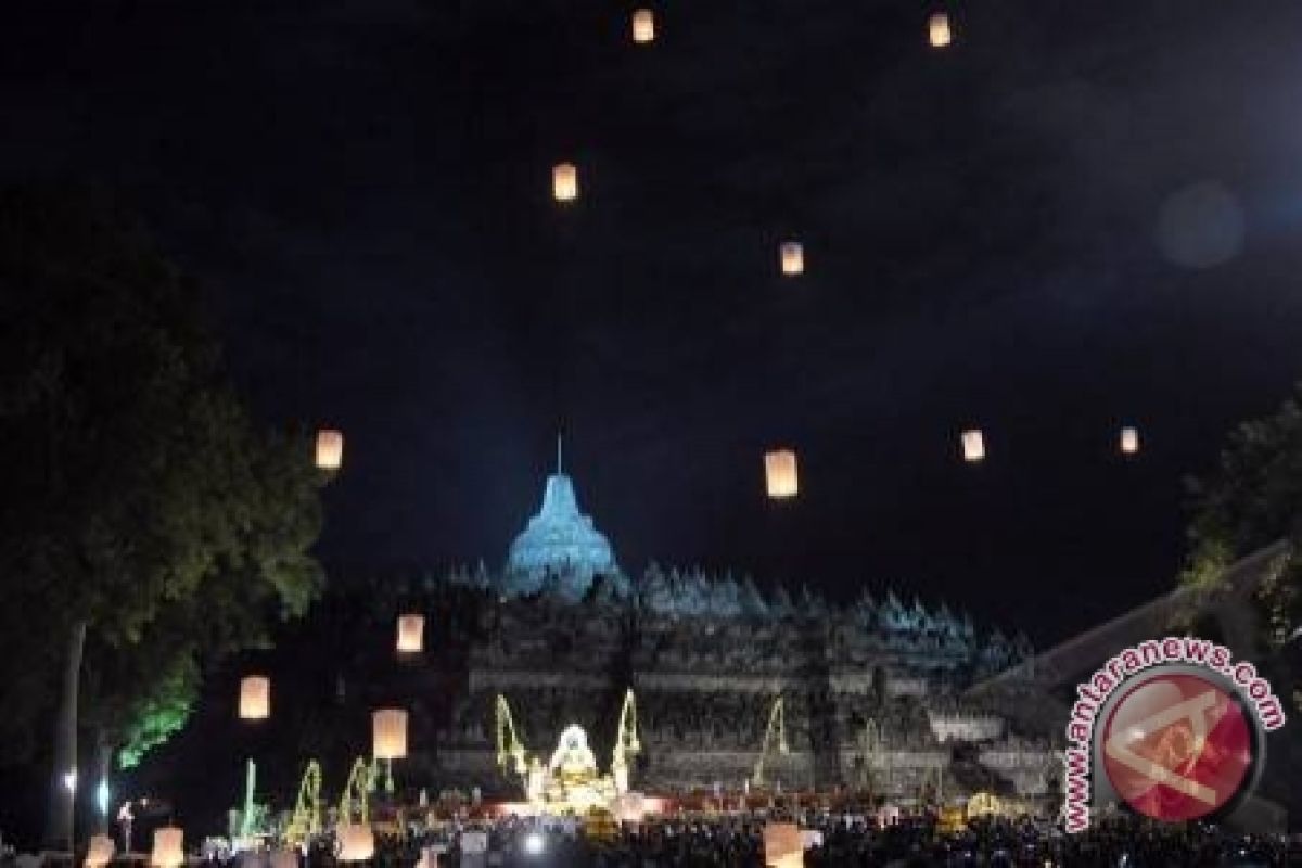 Pelepasan 1.000 Lampion Tutup Rangkaian Perayaan Waisak