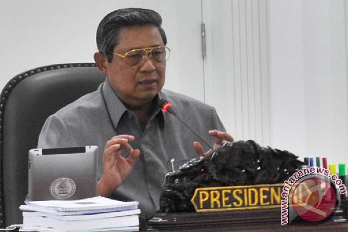 President signs regulation to draw up 2013 work plan