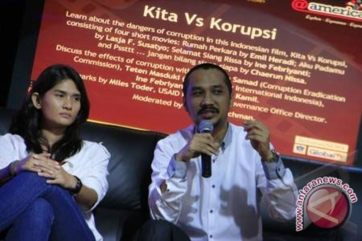      Zumrotin Senang Banyak Remaja Nonton Film "Kita Versus Korupsi" 