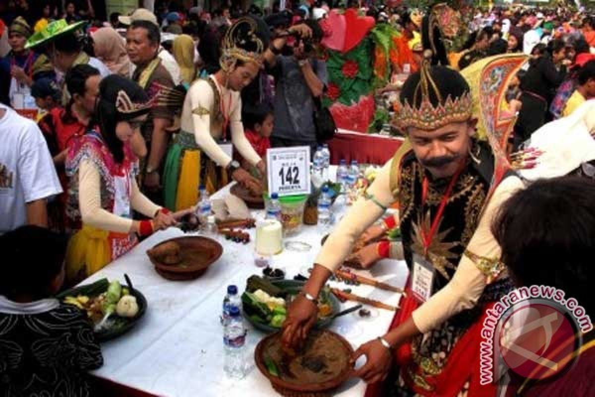 Festival Rujak Uleg Surabaya akan digelar Minggu