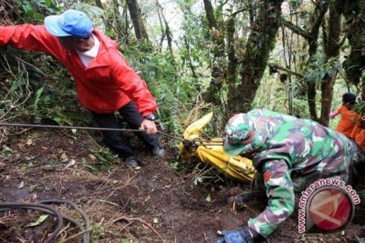 Tim Panjat Tebing Dikerahkan Ke Lokasi Sukhoi Jatuh          