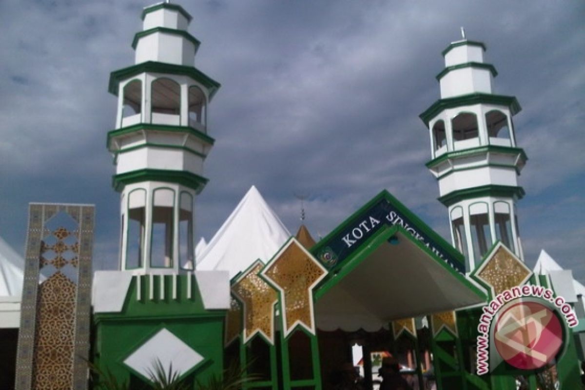 Stan Pameran Singkawang Berbentuk Masjid Raya Ramai Dikunjungi