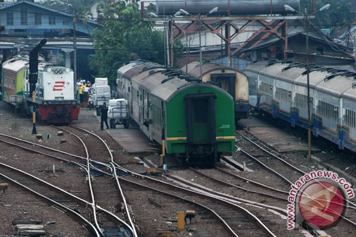 Stasiun Bandung percontohan sistem boarding pass