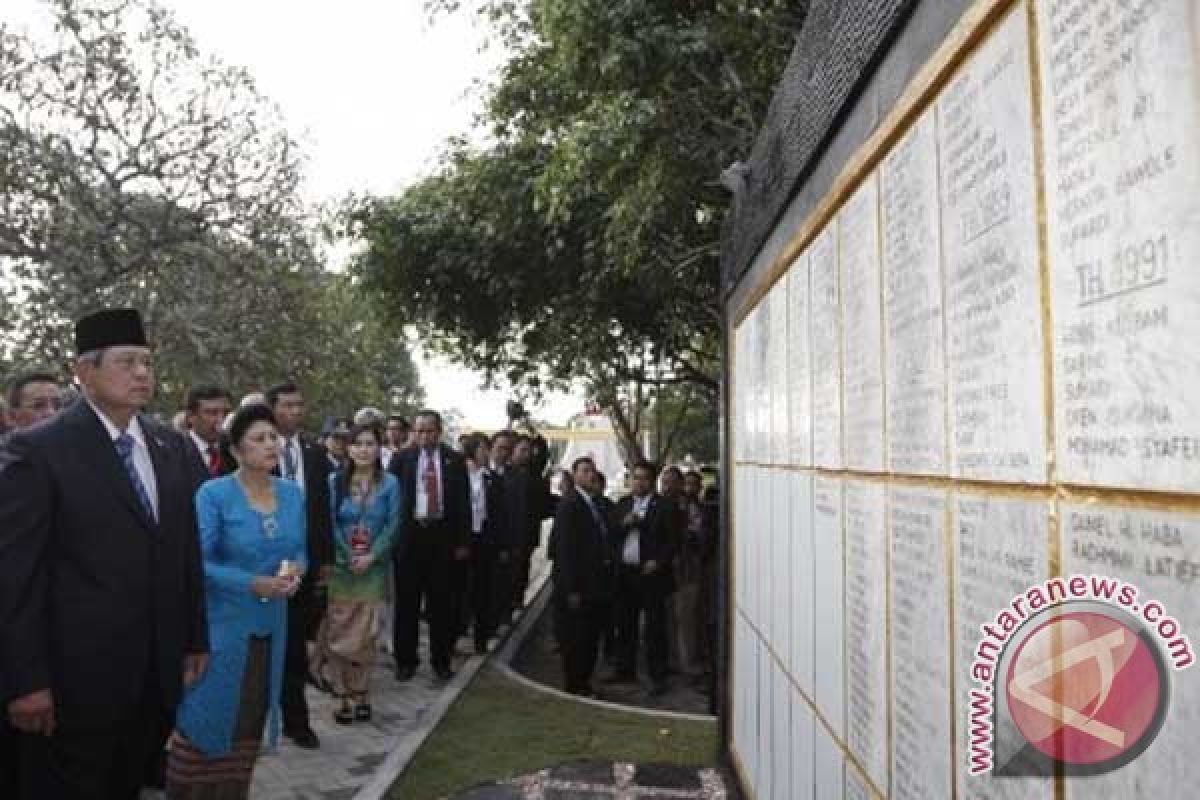 President Yudhoyono visits Santa Cruz