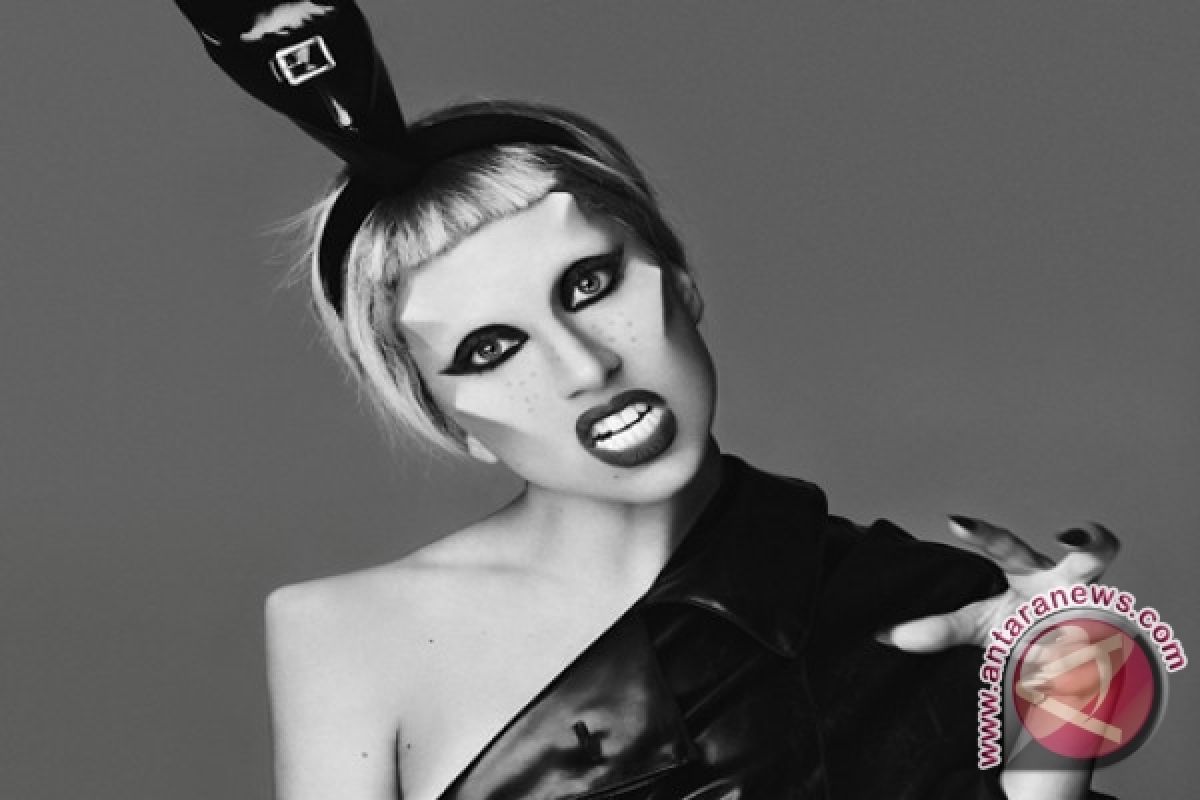 Opick: Lady Gaga akan membaptis pengikut setan