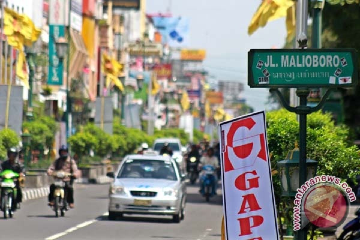 Gubernur minta penyeberang Jalan Malioboro tertib aturan